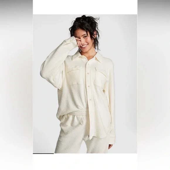 PINK Victoria’s Secret Reverse Fleece Shacket - Picture 2 of 8